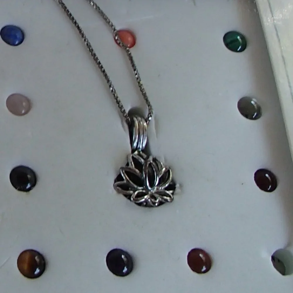The Giving Gems Lucoral Museum Hawaii Sterling Silver Cage, Chain & 12 Gemstones - Picture 6 of 16
